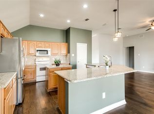 6401 Hill Valley Ct, Midlothian, TX 76065