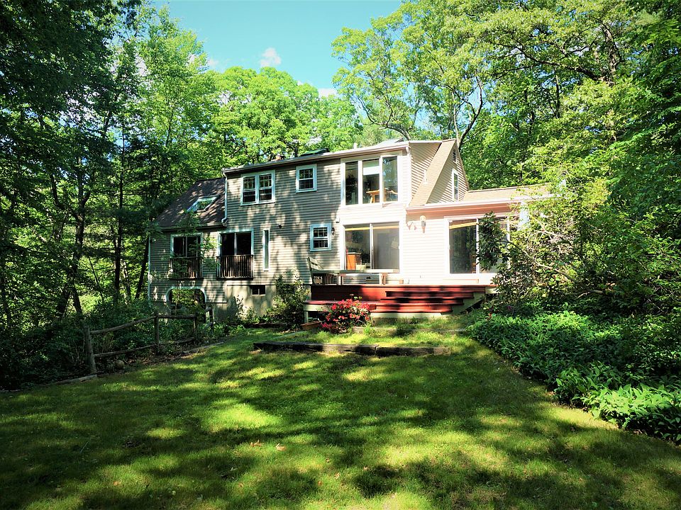1st image of 18 Pequot Rd