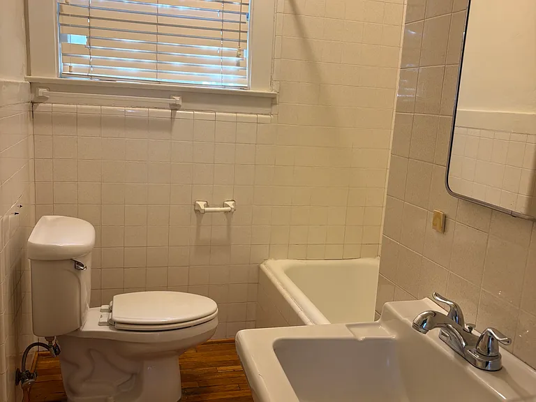 2027 E 1st St #1 — Photo 8