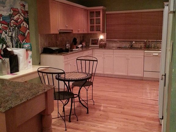 2nd image of 1012 Mariposa Ave