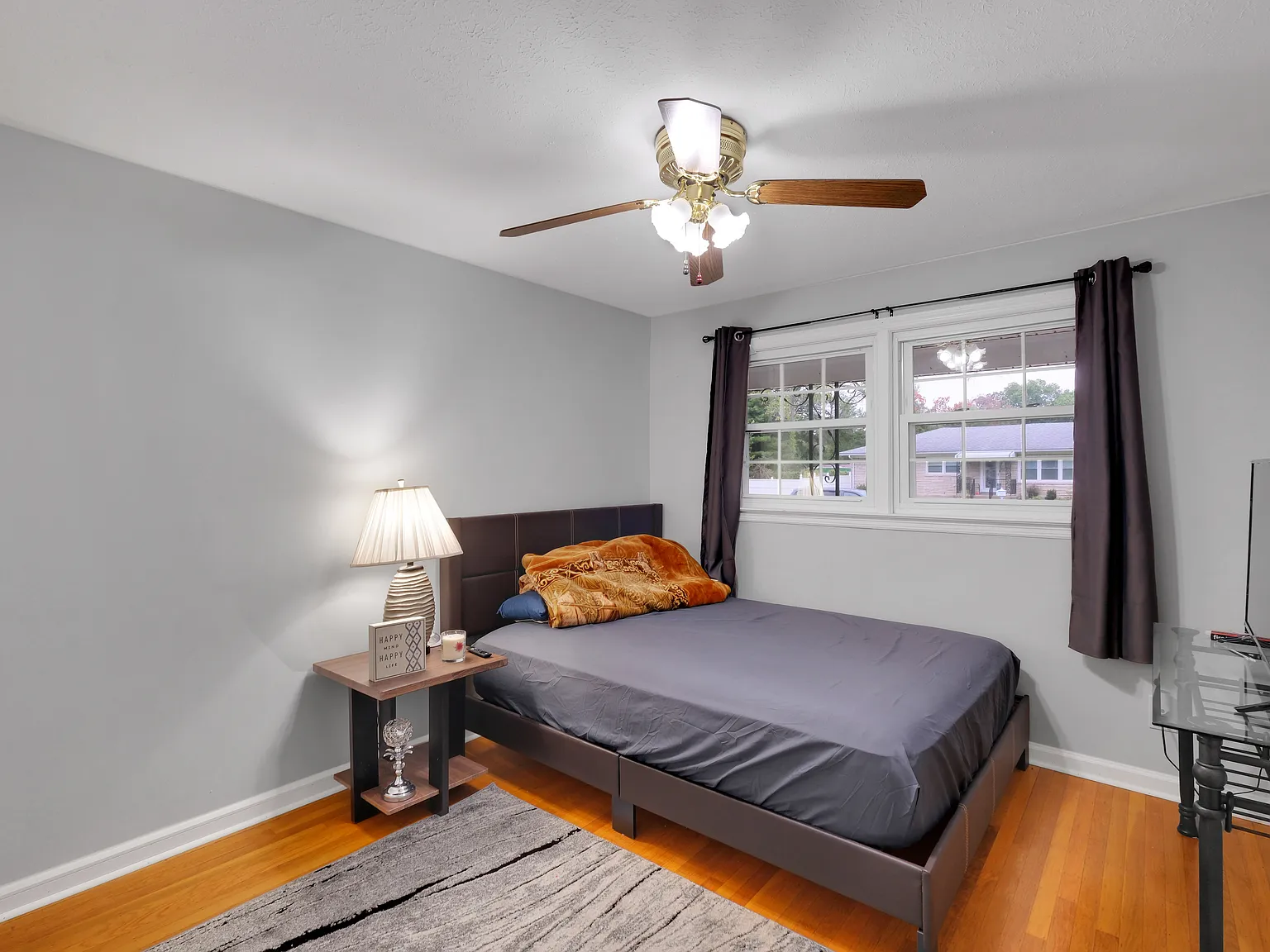 4 bed, 2558 sqft, $1,999 — Photo 3