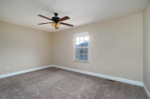 5 bed, 2076 sqft, $2,990 — Photo 3