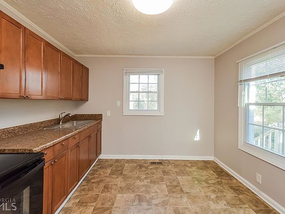 5th image of 864 Warren Dr