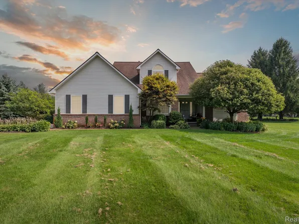 133 Zeer Blvd, Clarkston, MI 48348