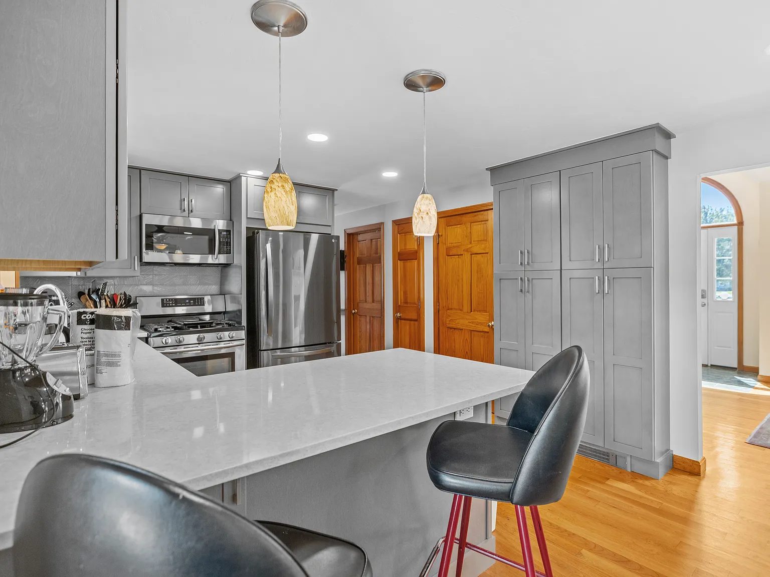 3 bed, 1687 sqft, $2,500 — Photo 3