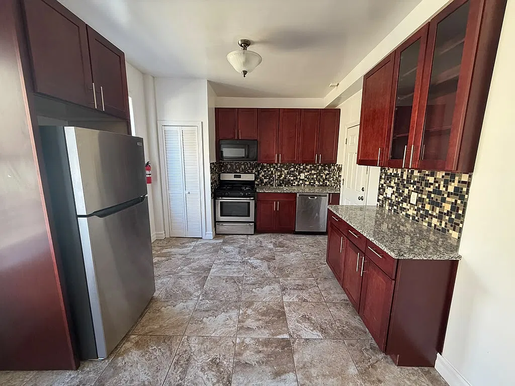 2 bed, 1400 sqft, $2,250 — Photo 3