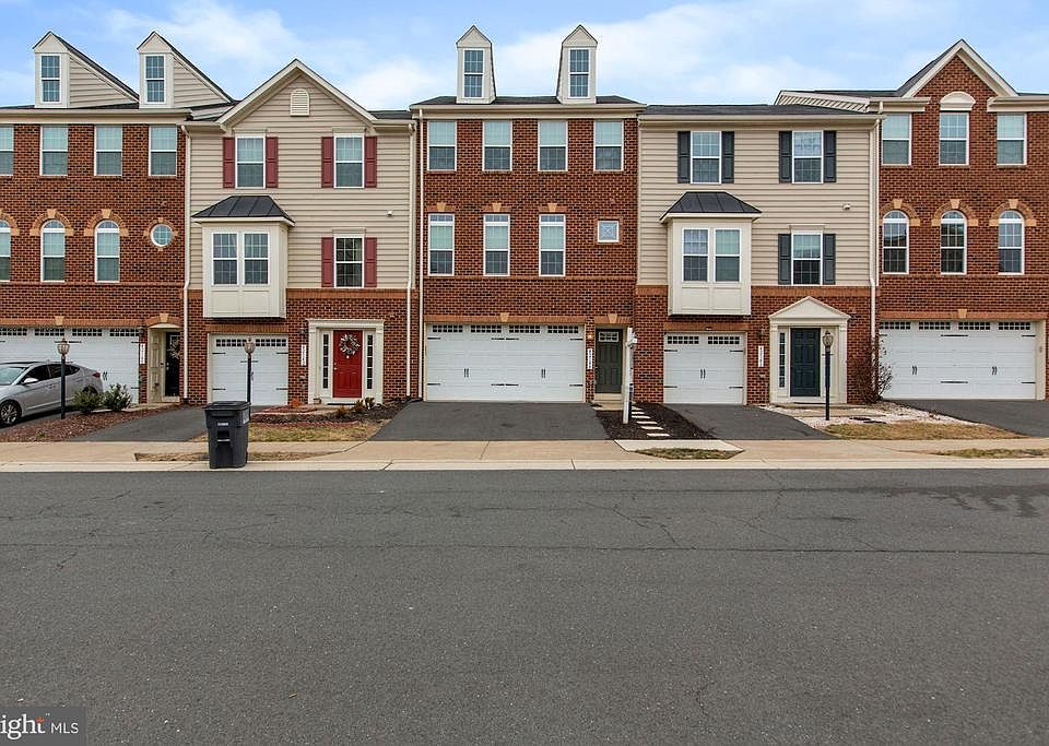 Gorgeous Three Level Townhouse 3 Bedrooms 3.5Baths