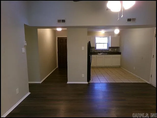 3915 Saint James Ct — Photo 6