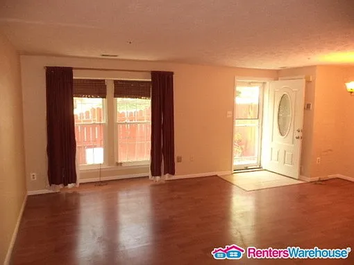 Great Location! — Photo 4
