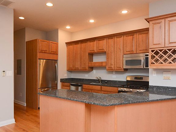 3rd image of 1530 W Huron St #103