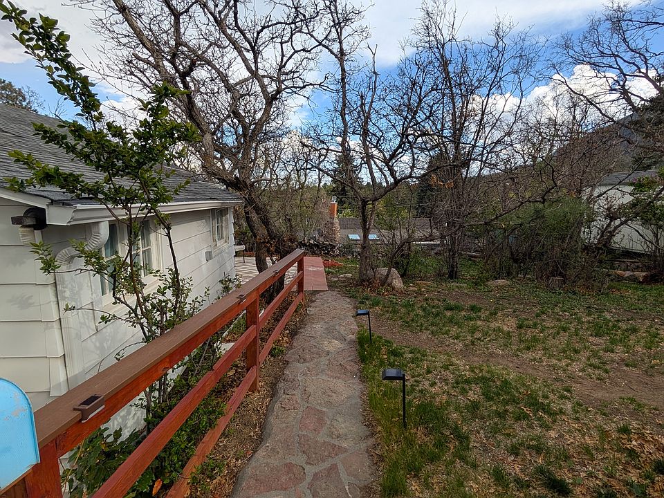 Front entrance to porch and main door