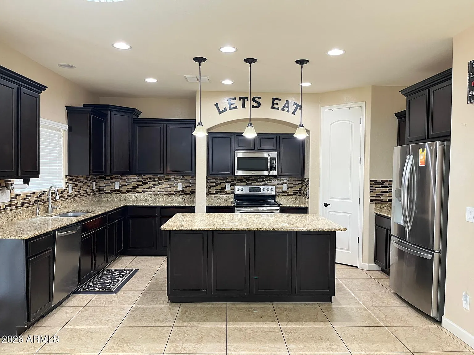 4 bed, 3.0 bath, 2776 sqft, $3,400 — Photo 1
