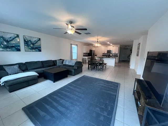5 bed, 2.5 bath, 2896 sqft, $2,750 — Photo 3