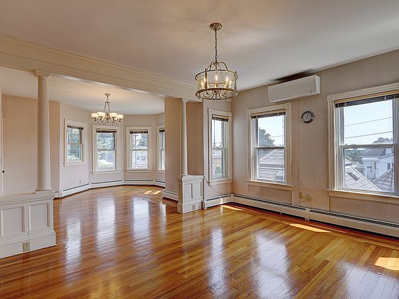5th image of 1358 Smith St #2