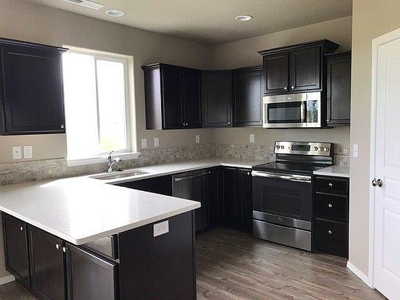 2nd image of 3547 Carnelian St