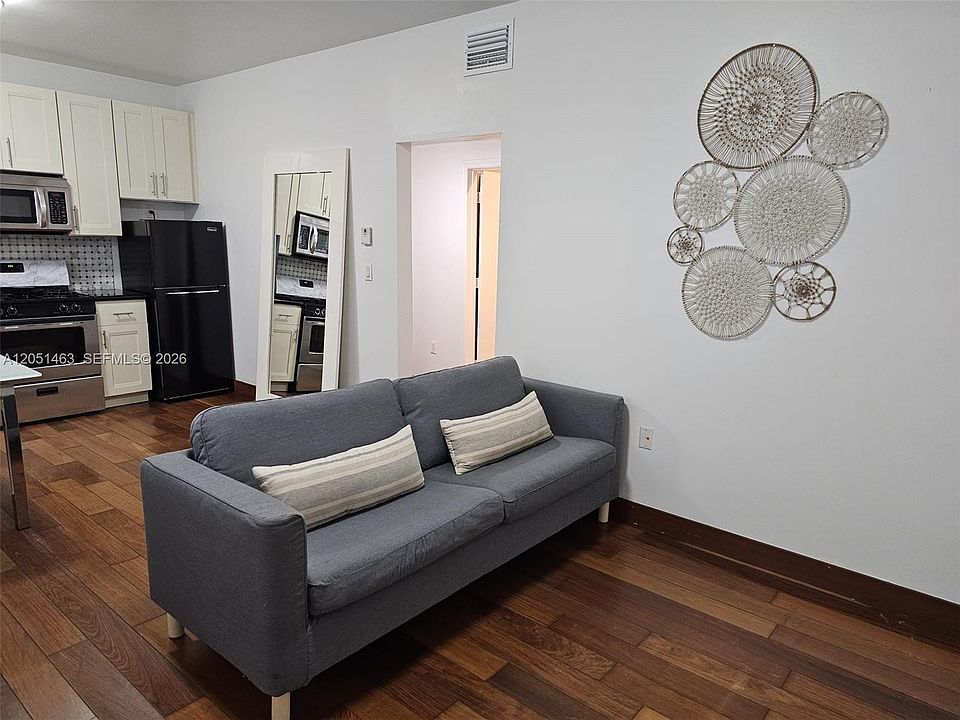 1st image of 622 15th St APT 4