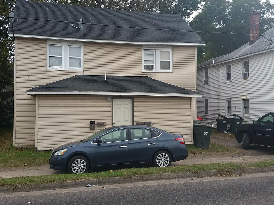 1136 Victory Blvd #4