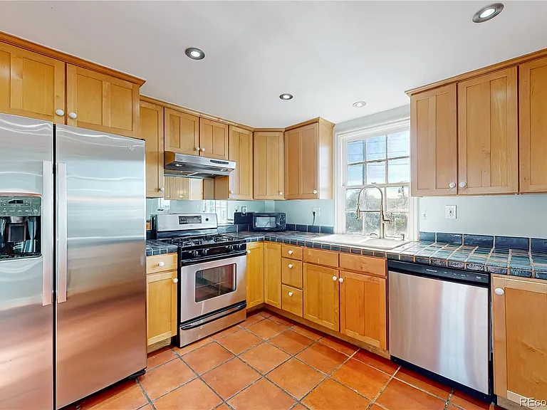 375 S Navajo St #3 — Photo 8