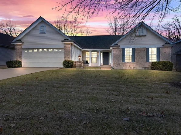 7059 Black Horse Dr, O'Fallon, MO 63368