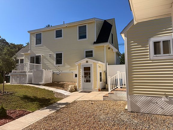 4th image of 170 Main St