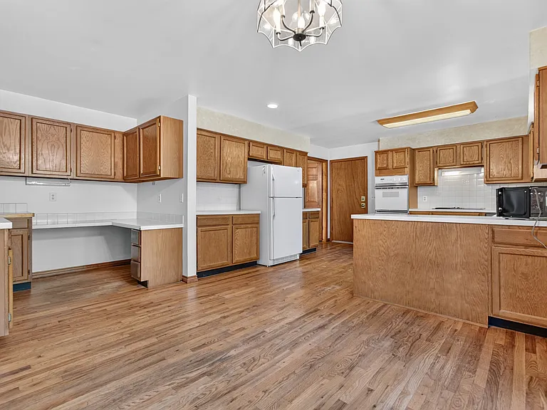 219 S Lafayette St — Photo 9