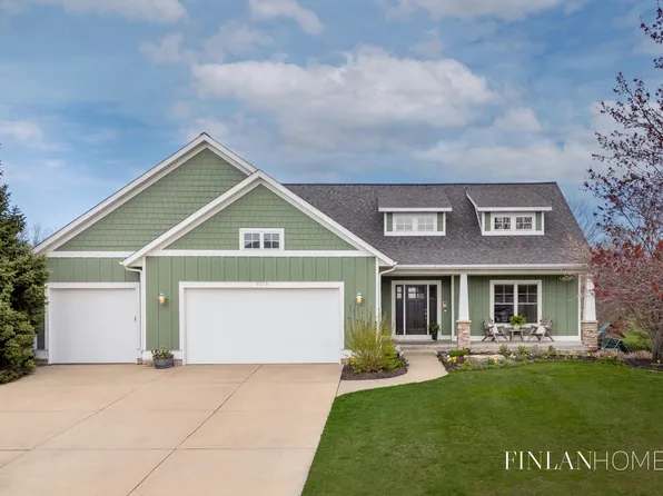 8228 Golfside Dr, Jenison, MI 49428
