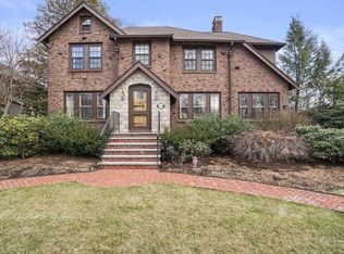 810 Chestnut St, Newton, MA 02468