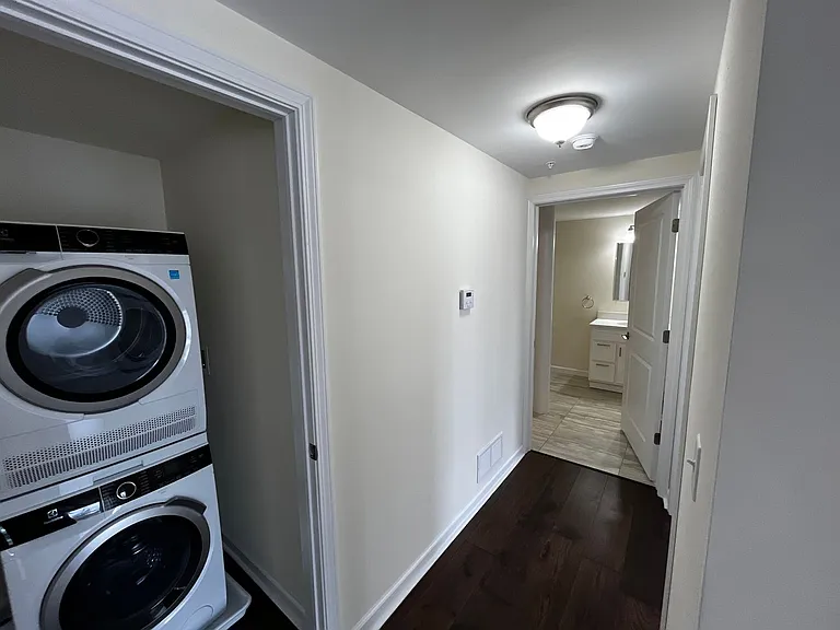 883 Broadway — Photo 32