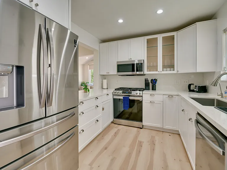 9042 Phyllis Ave #A — Photo 7