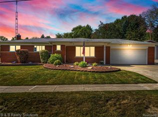 319 Kidder Rd, Almont, MI 48003