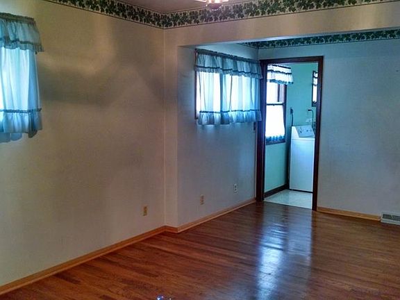 5th image of 269 Kennedy Blvd