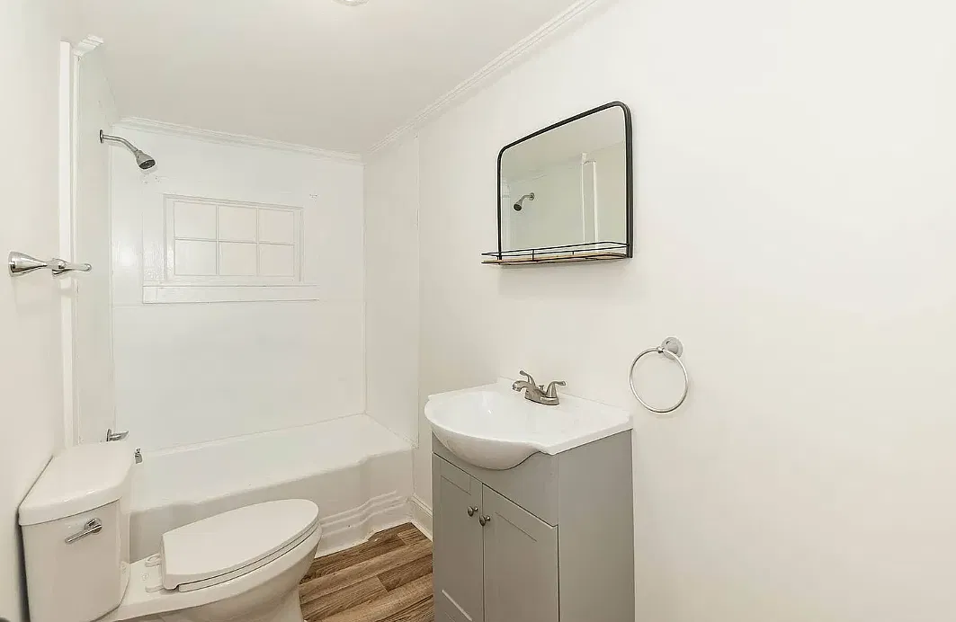 930 Elm St — Photo 2