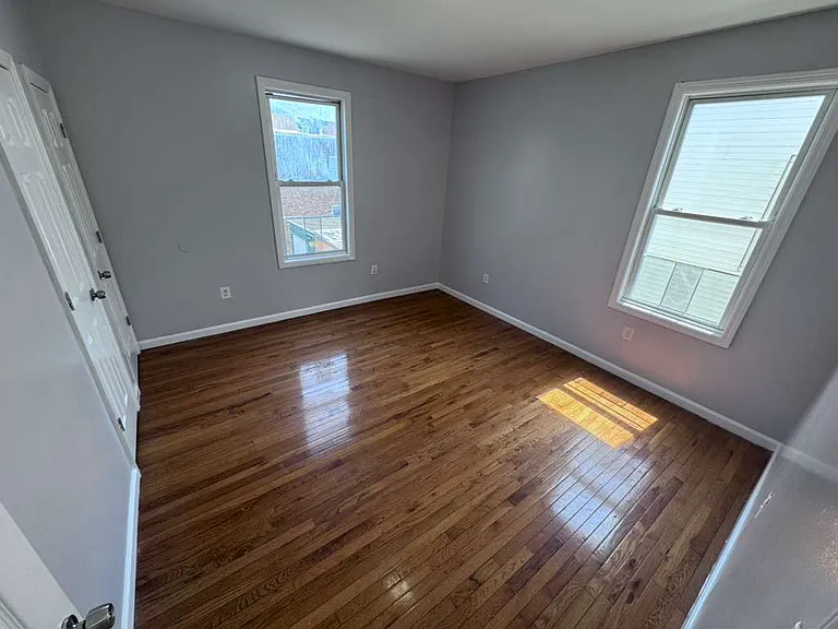 364 Schley St #2R — Photo 4