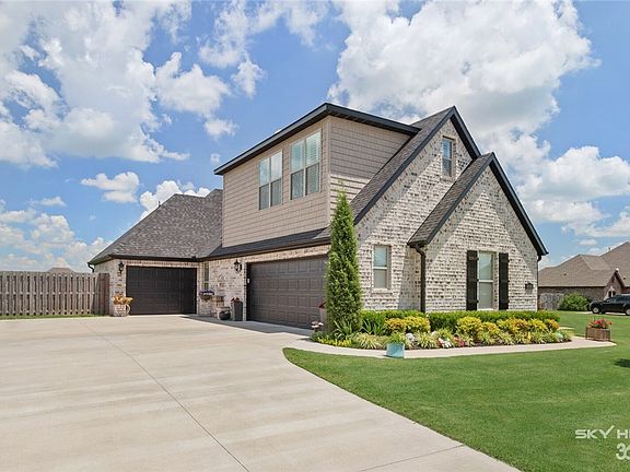 3rd image of 448 Twin Falls Dr