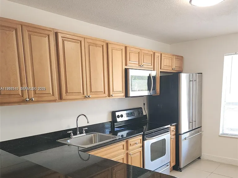 8059 SW 21st Ct #8059 — Photo 5