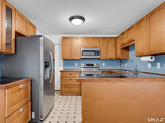 3rd image of 98 Greenwood Street