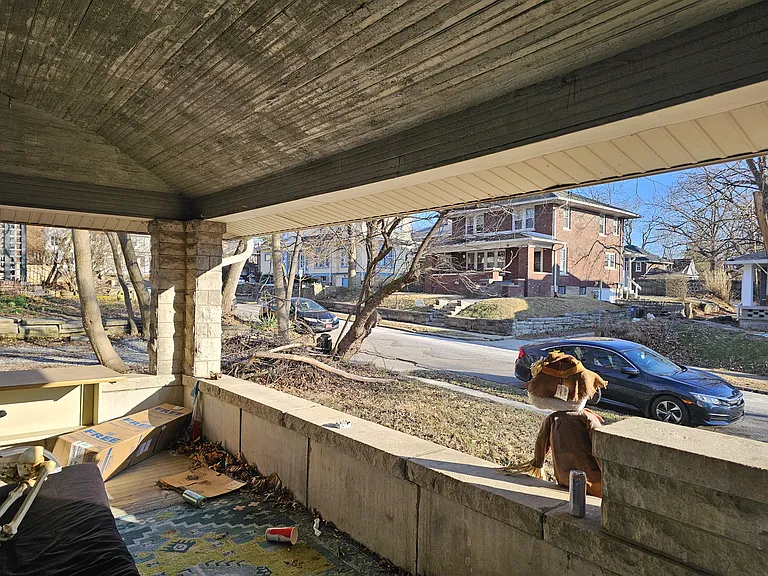 813 E University St — Photo 19