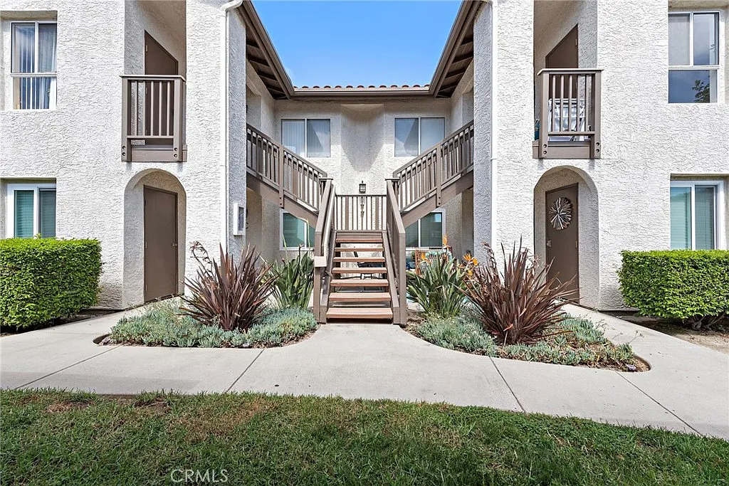 2 bed, 1130 sqft, $4,500 — Photo 2