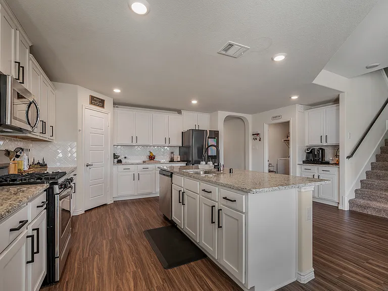 4008 Spur Trail Dr — Photo 8