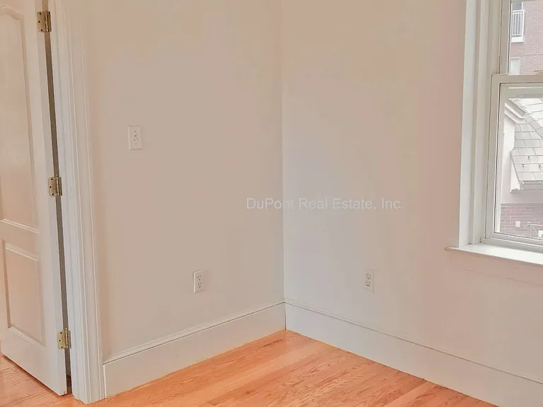 321 Hanover St #6 — Photo 3