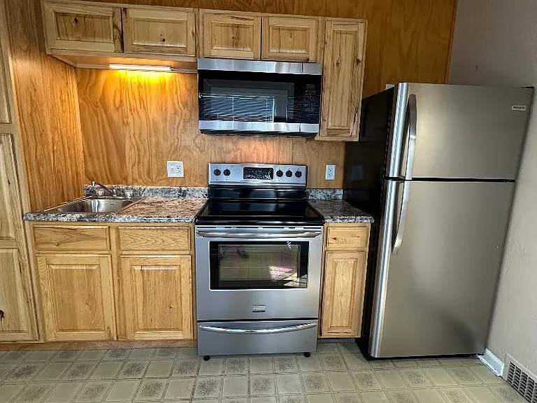 210 E North St #12 — Photo 3