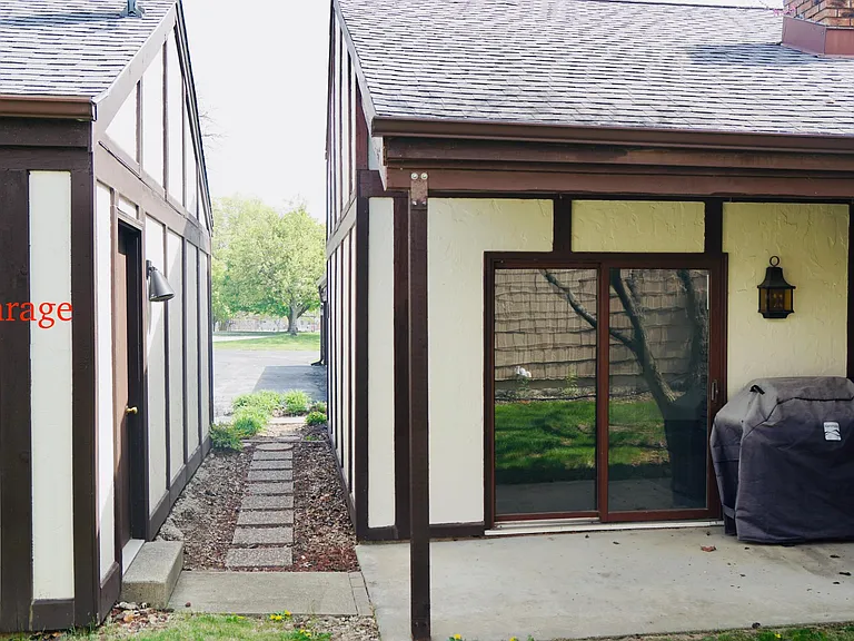 1303 Kingsridge Ct #D — Photo 29