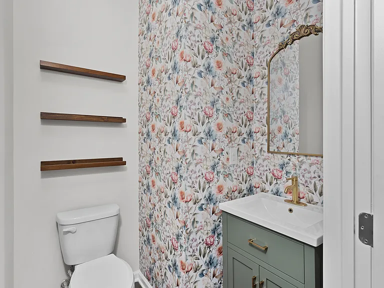 44 Marion Ave — Photo 10