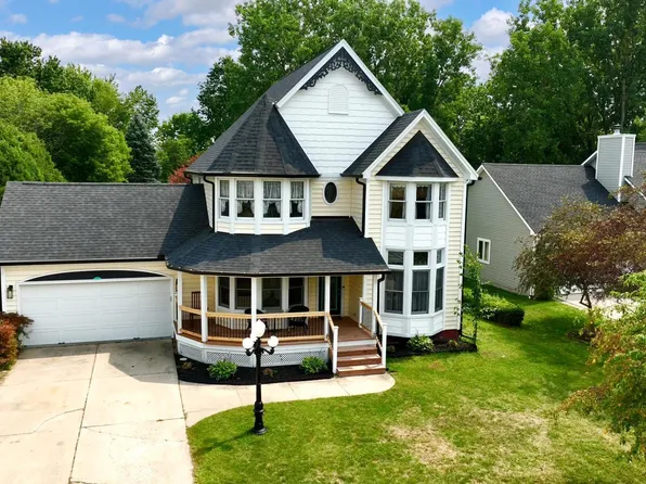 212 Victoria Ct, Saint Clair, MI 48079