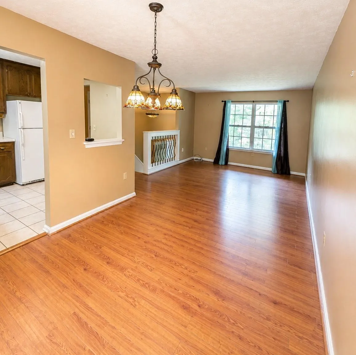 3 bed, 2.0 bath, 1218 sqft, $2,400 — Photo 3