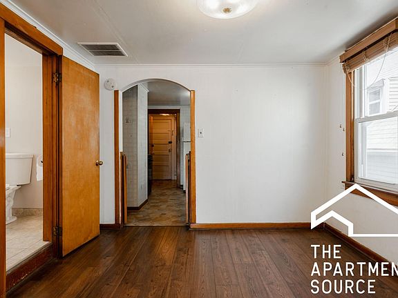 5th image of 1334 W Barry Ave #3