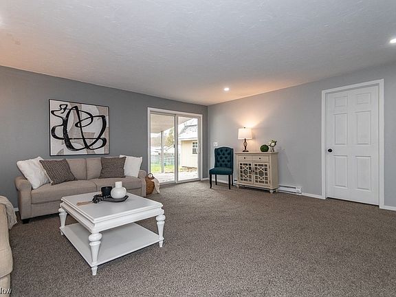 5th image of 389 Karen Dr
