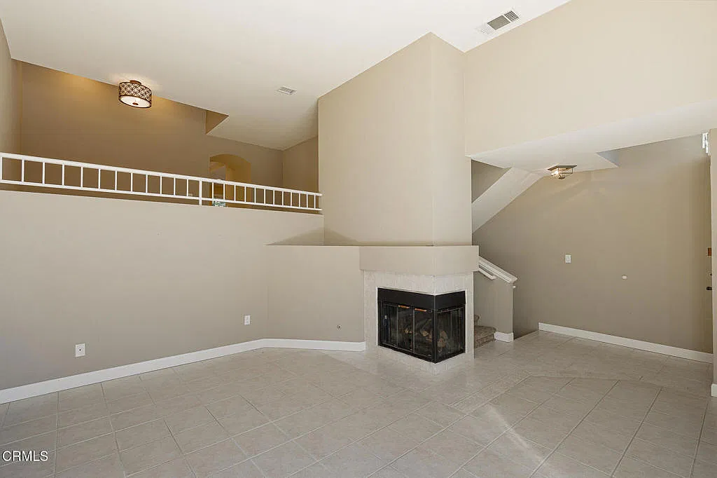 2 bed, 2.5 bath, 1463 sqft, $3,600 — Photo 3