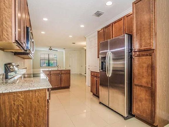 2nd image of 2721 NE 14th St #108