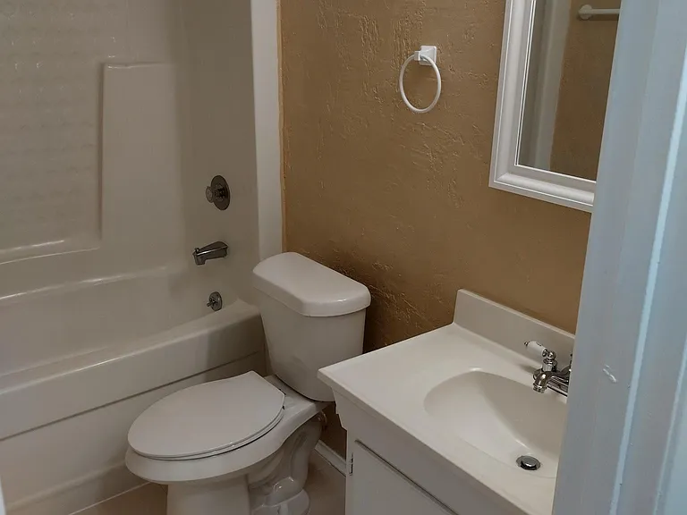 611 Grove Ct — Photo 7